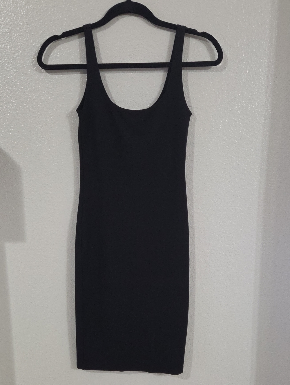Classic Black Scoop Neck Bodycon Dress - Women's
